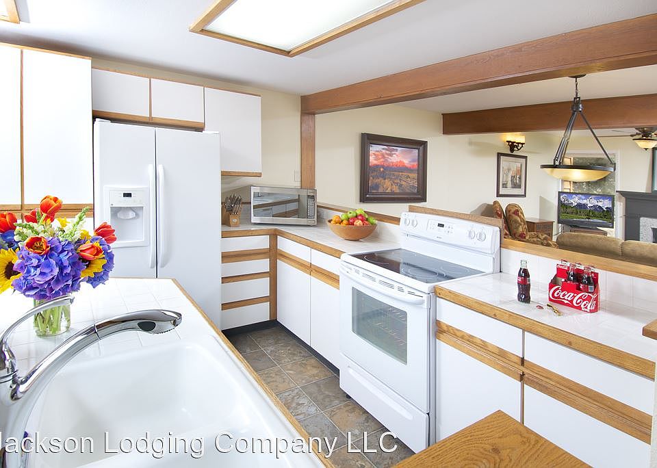 1st image of 470 E Sagebrush Dr