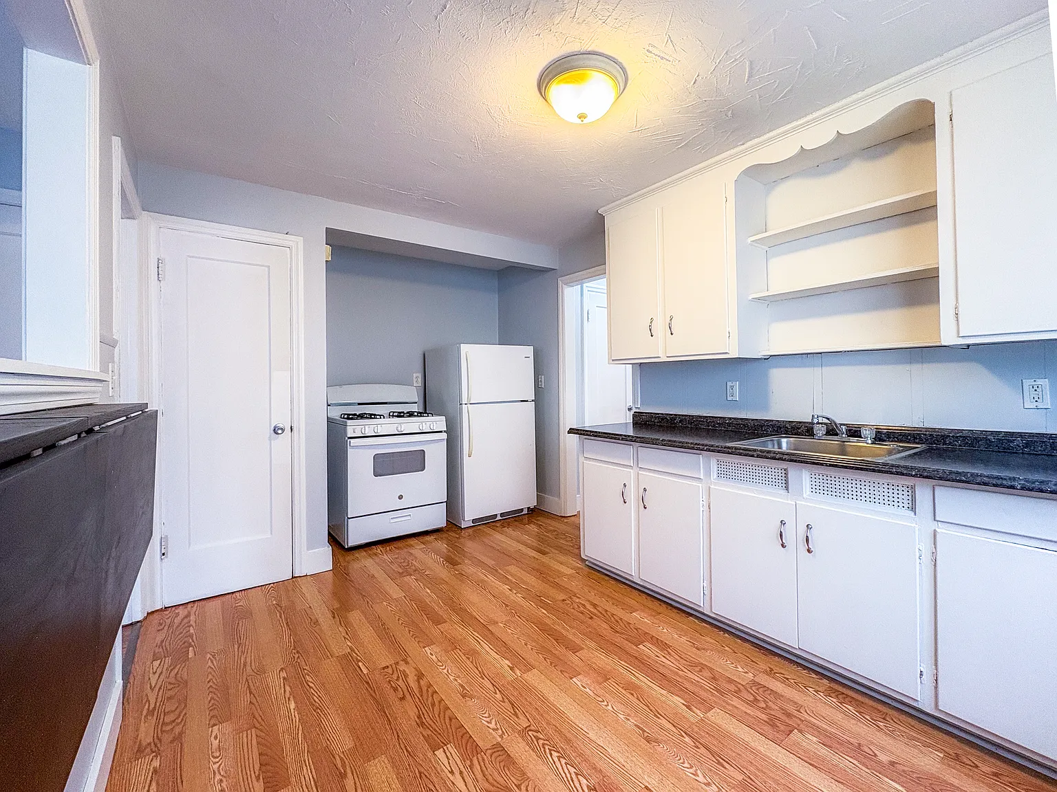 124 Sheldon Ter — Photo 3