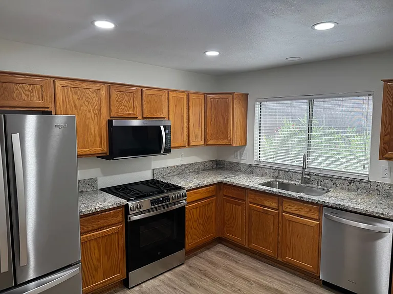 2533 Tumble Brook Dr — Photo 2