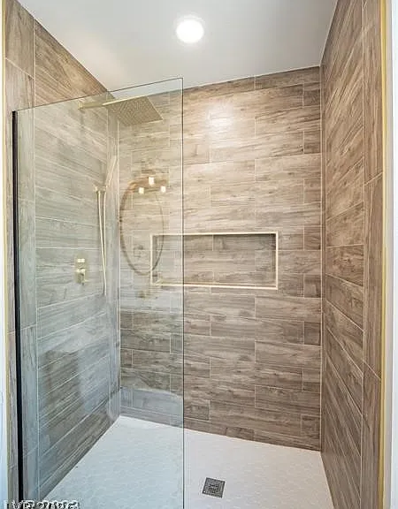 6488 Creston Ave — Photo 20
