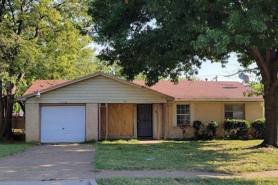 1st image of 801 Clearwood Dr
