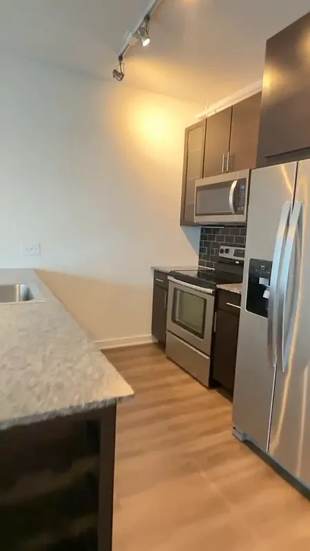 1 bed, 1.0 bath, 870 sqft, $2,975 — Photo 1