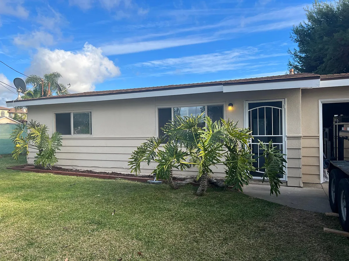 Front Unit #B, left side. Includes private 1 car garage + driveway parking. - 825 Palm Ave