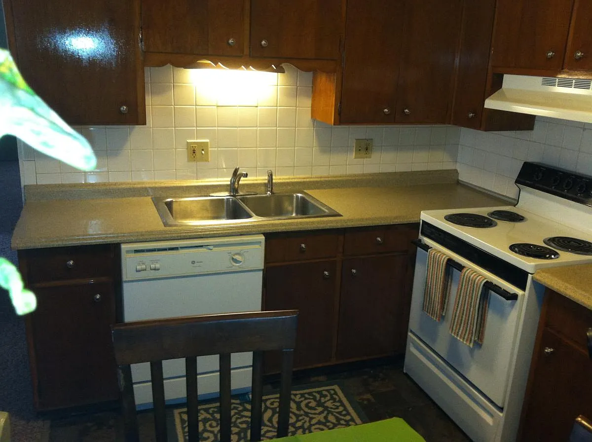 213 Anderson Ln — Photo 3