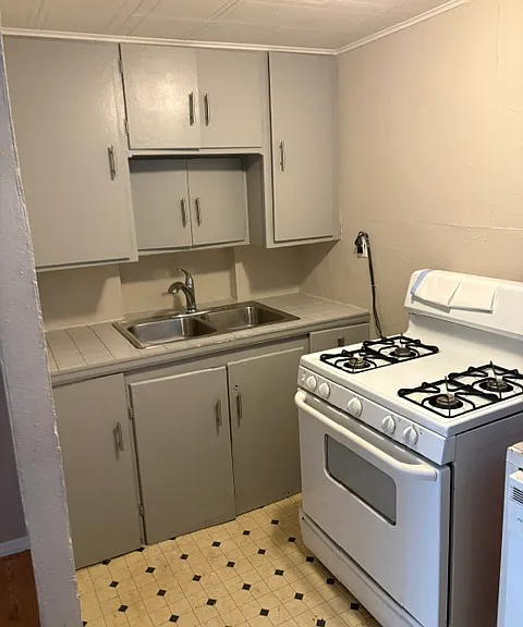 2318 N Lafayette St — Photo 5