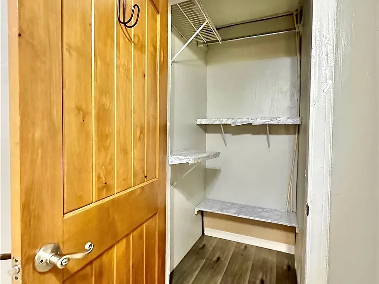 907 Laredo Ave — Photo 12