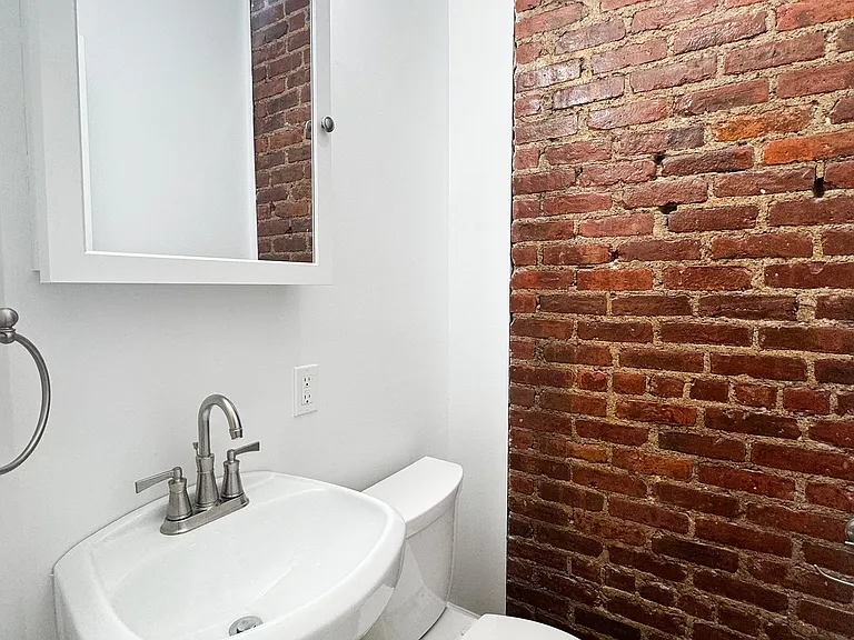 22-23 37th St #FRST — Photo 7