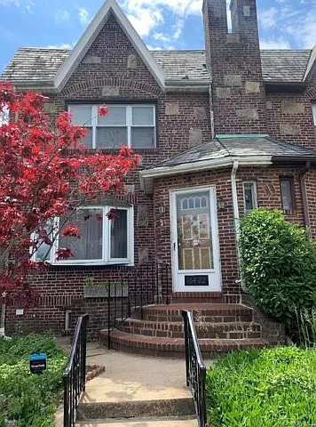 16422 Grand Central Pkwy