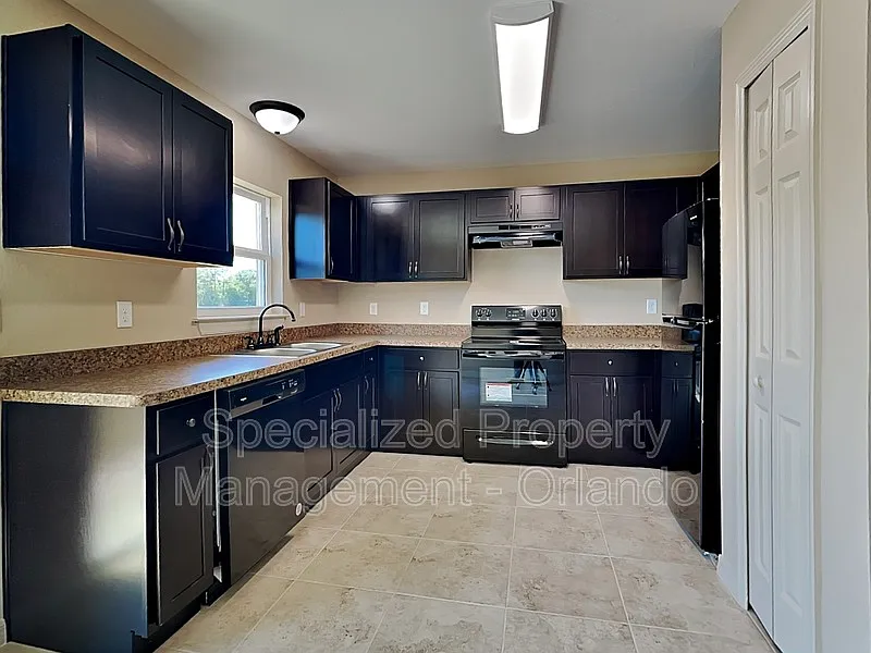3 bed, 2.0 bath, 1324 sqft, $1,699 — Photo 3