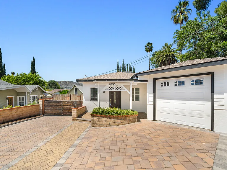 2035 Las Colinas Ave — Photo 11