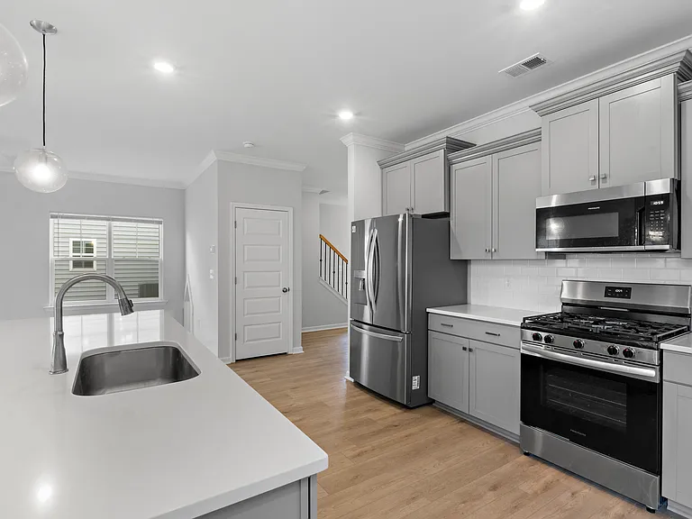 837 Peony Ln — Photo 16