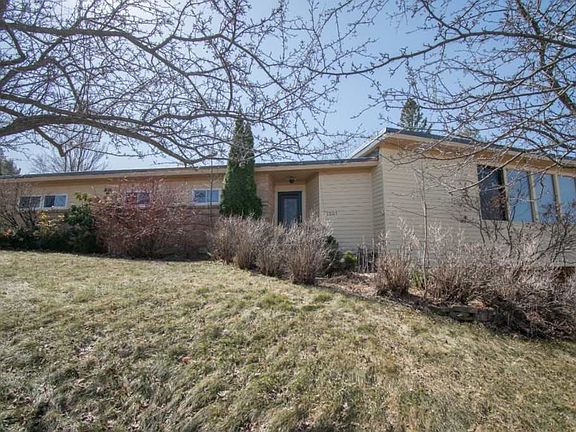 3rd image of 1101 Highland Park Blvd