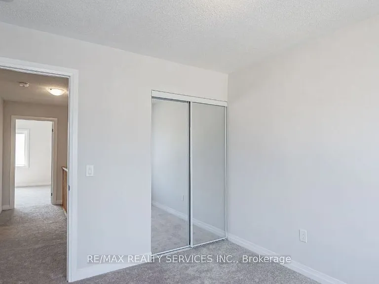 43 Freedom Cres — Photo 12