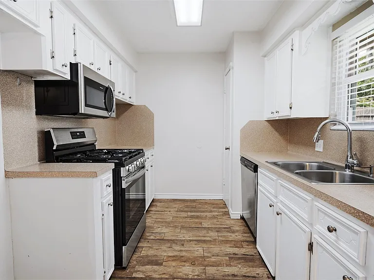 182 Greenleaf Ln — Photo 5