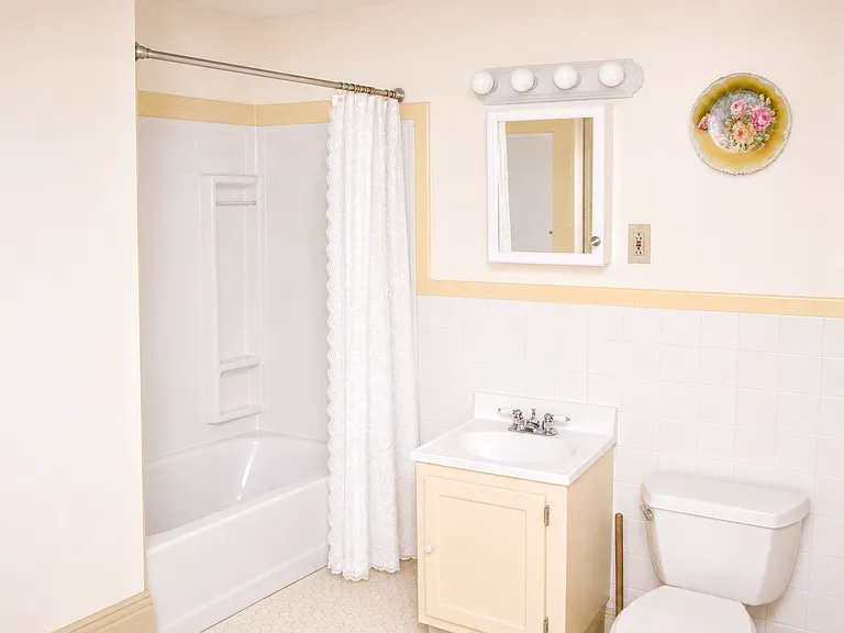 Bath from entrance door