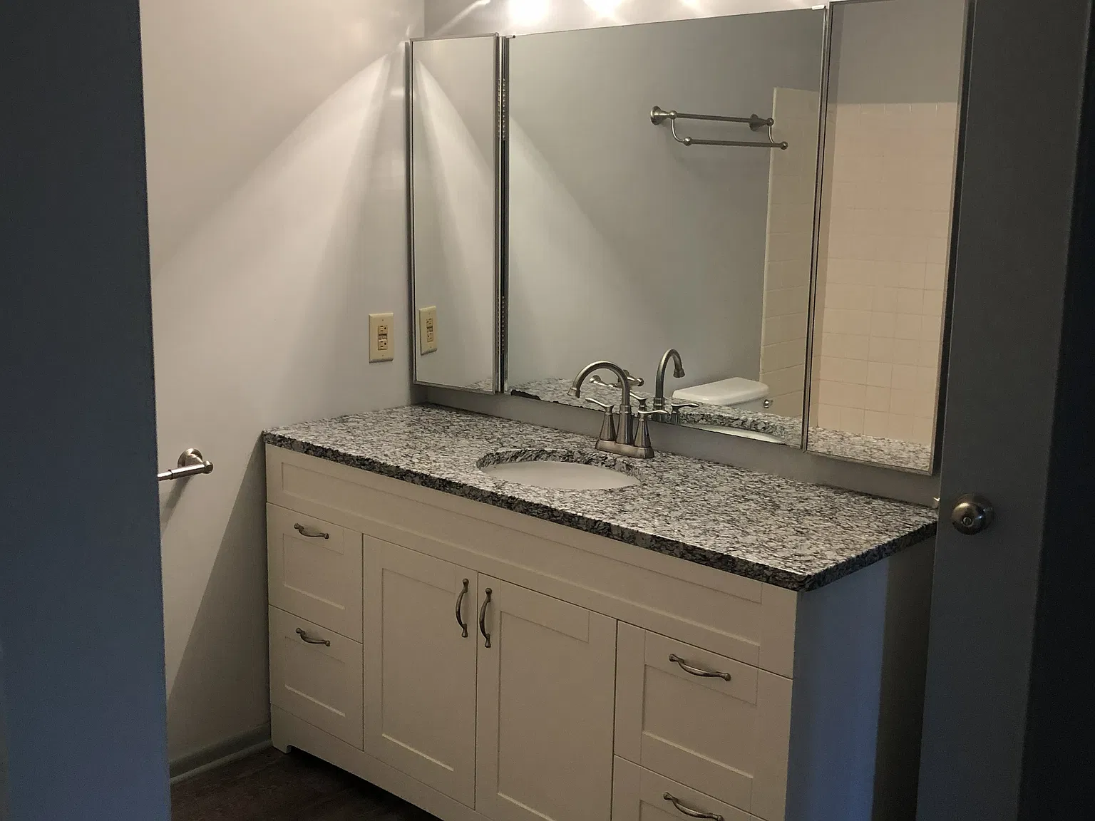2 bed, 923 sqft, $1,675 — Photo 3