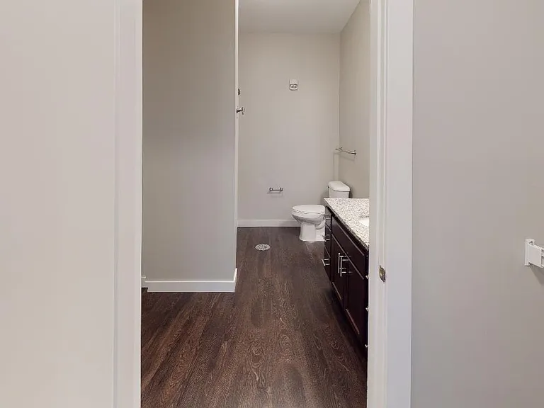 Red44 Luxury Apartments | Specials Available — Photo 52