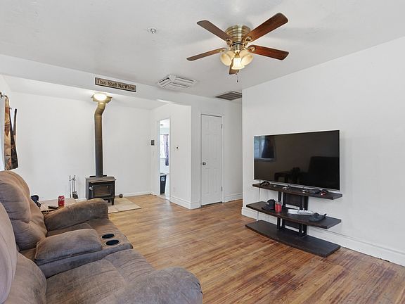 2nd image of 4644 W Caplan St