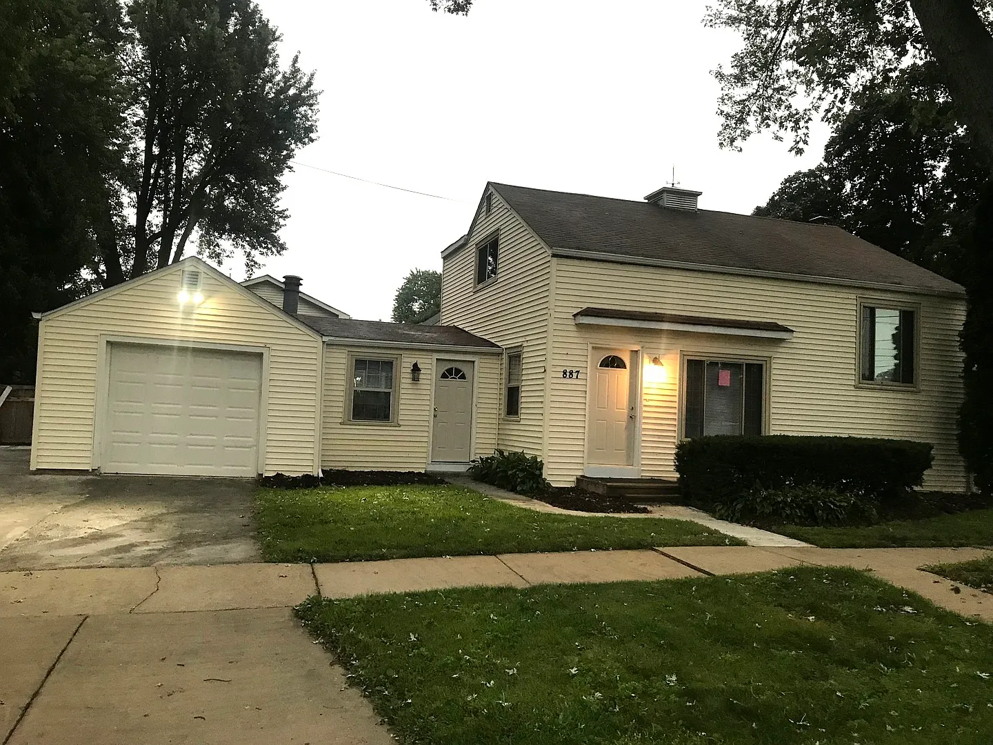 887 Shuler St photo 1