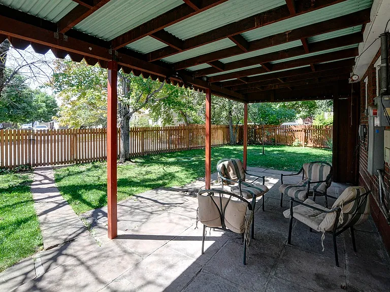 1810 Walnut St — Photo 13