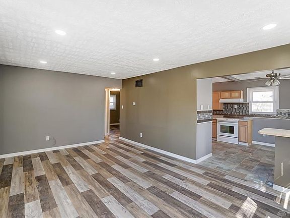 5th image of 4719 W Hillcrest Ave