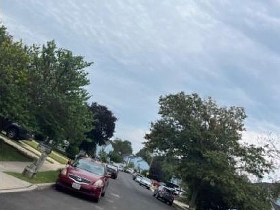 Exterior Neighborhood (street photo)