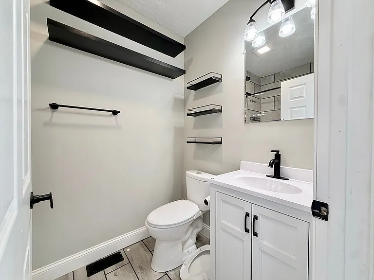 1329 S Holmes Ave — Photo 5