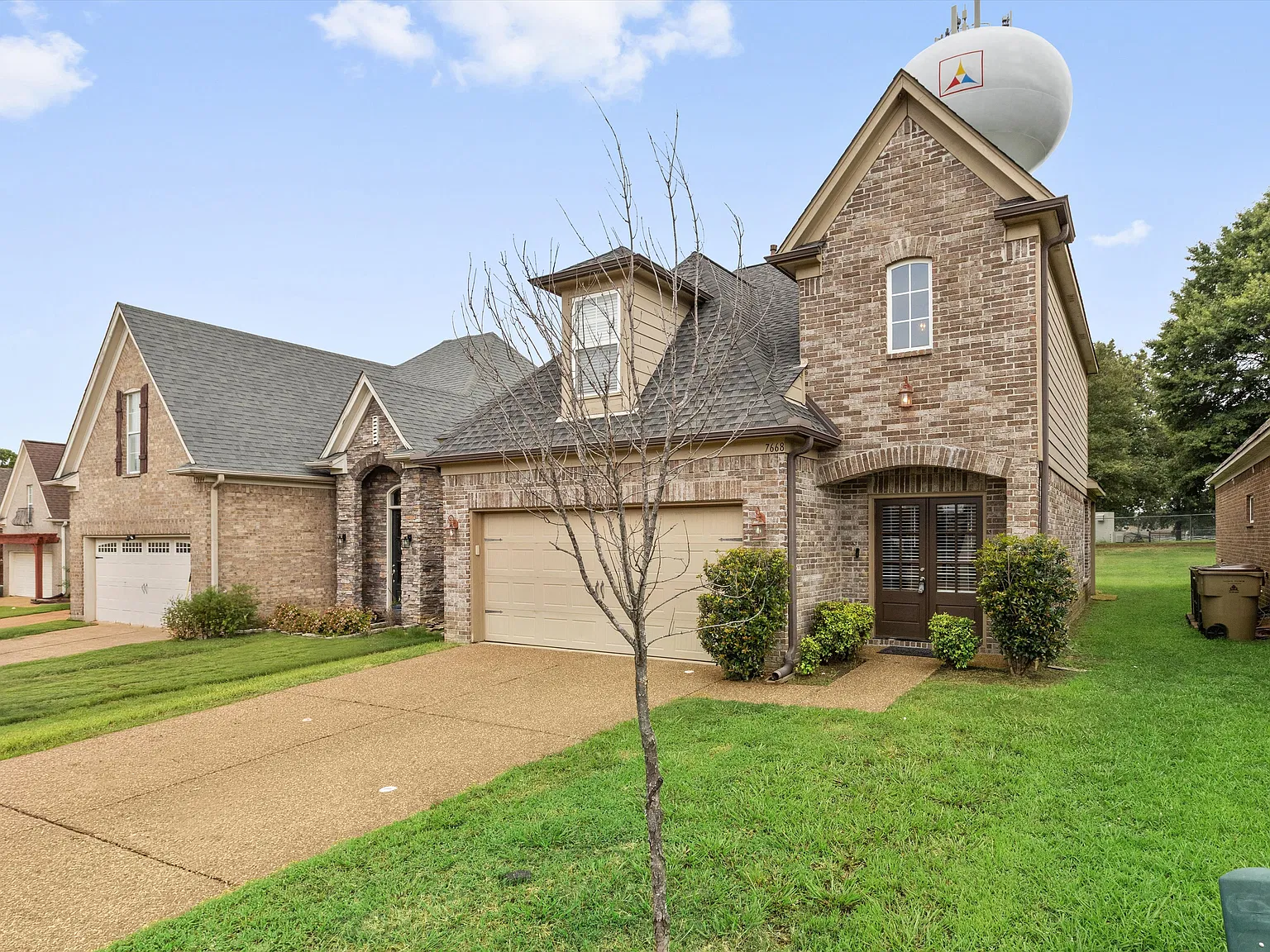 3 bed, 2.5 bath, 1732 sqft, $1,745 — Photo 2