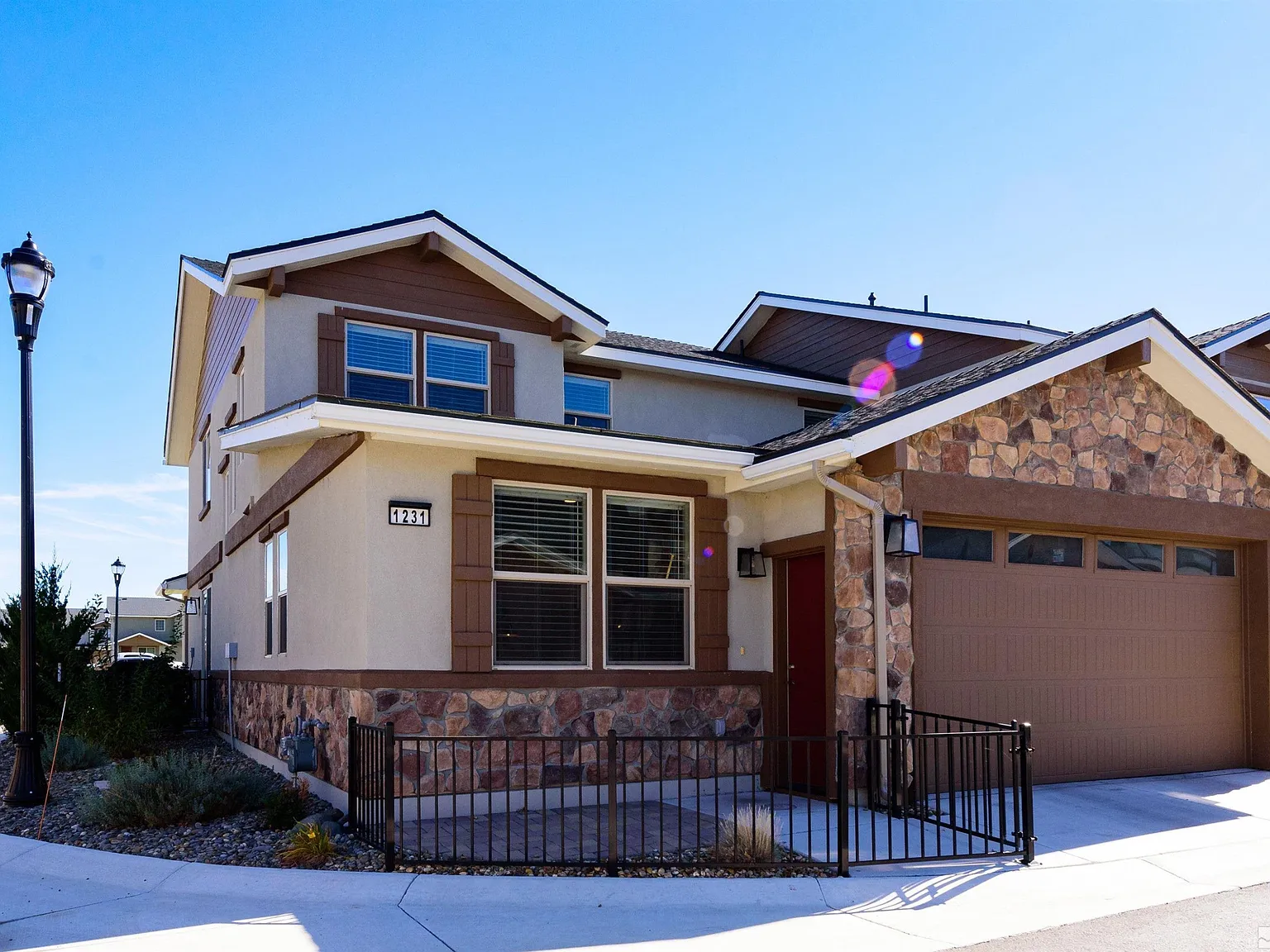 3 bed, 2.5 bath, 2420 sqft, $2,700 — Photo 1