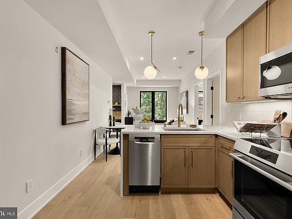 3rd image of 3319 12th St NE #7