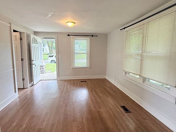 2nd image of 840 W 4th St