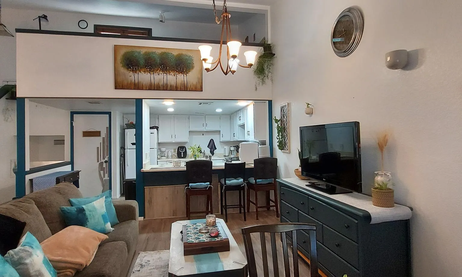 2 bed, 1060 sqft, $2,300 — Photo 2