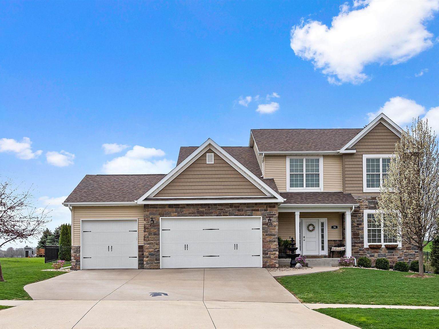 38 Cobblestone Ln, Le Claire, IA 52753 Zillow