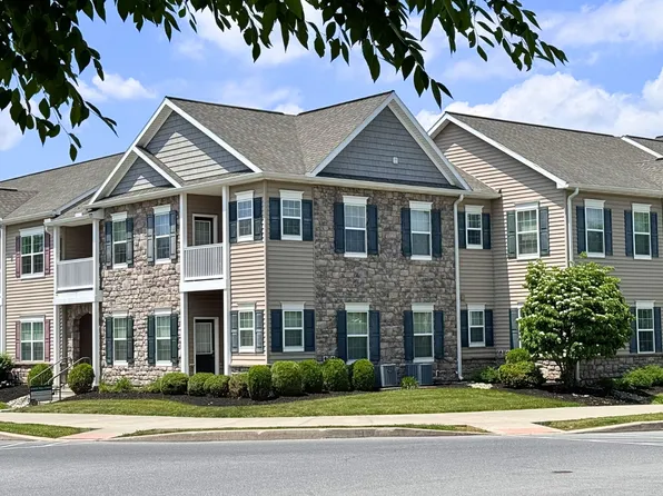 619 Thornberry Ln #111, Lititz, PA 17543