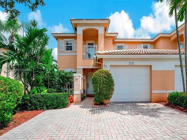 2223 NW 170th Ave, Pembroke Pines, FL 33028