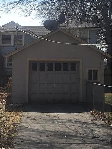 2nd image of 805 W 77th St
