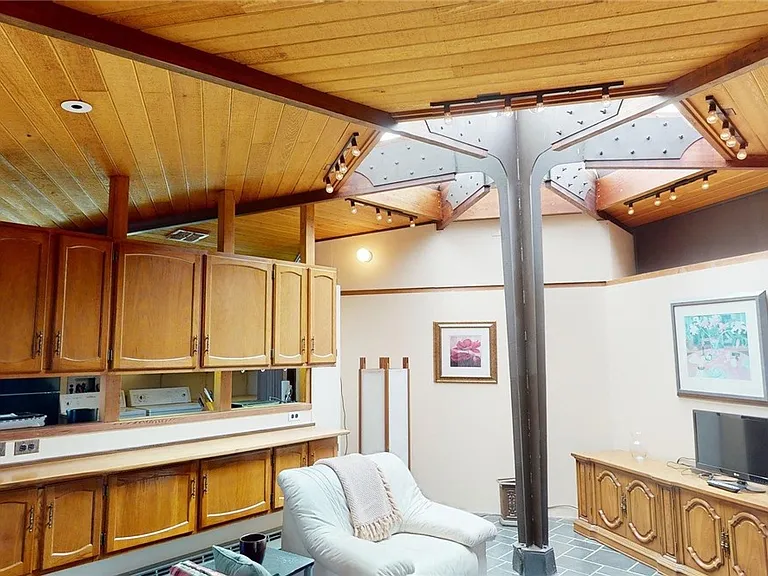 200 Steele Rd — Photo 16
