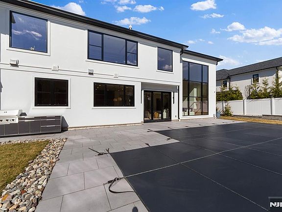 5th image of 2 Maple St