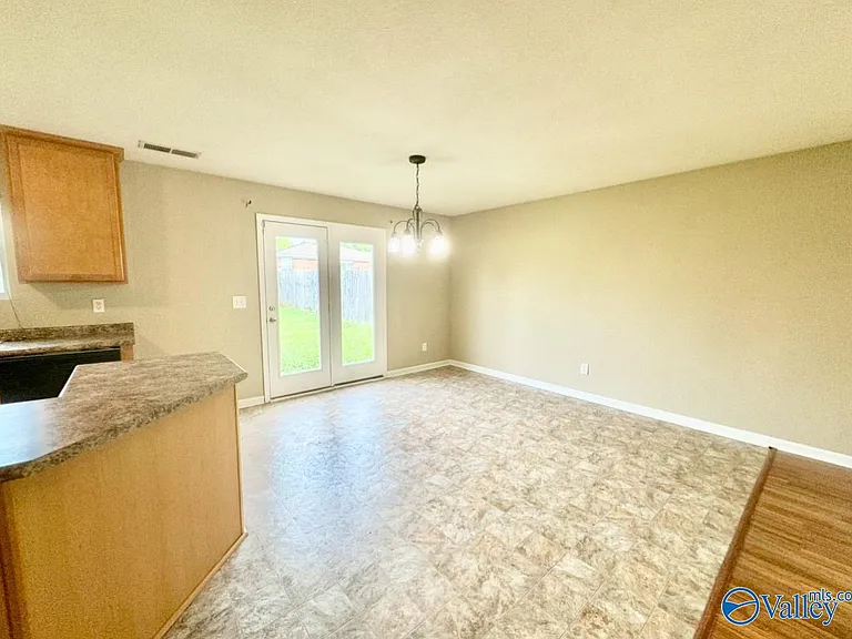 142 Vancouver Rd — Photo 5