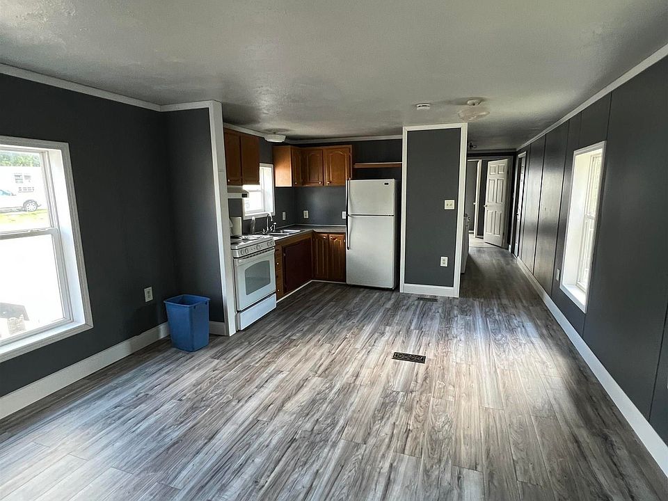 2nd image of 408 E Hayes Pl