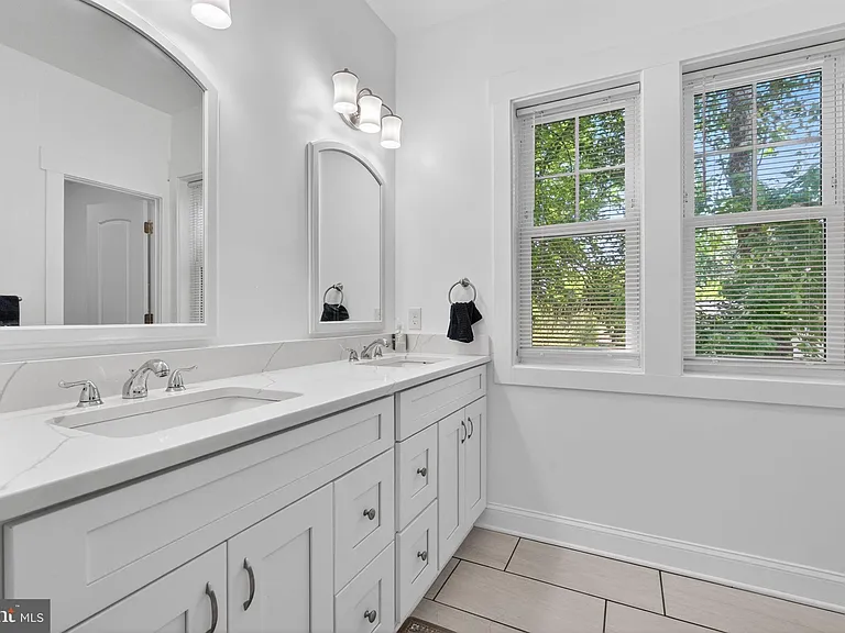 3925 Ashwood Pl — Photo 51