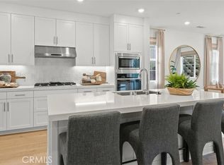 2028 Pyrenes Pl, Santa Paula, CA 93060