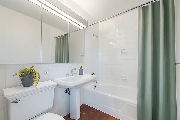 Rented by Vector New York, LLC | media 7