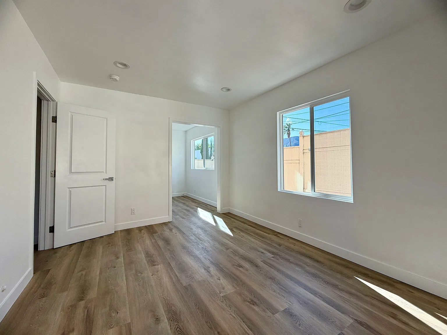 2 bed, 650 sqft, $2,400 — Photo 2