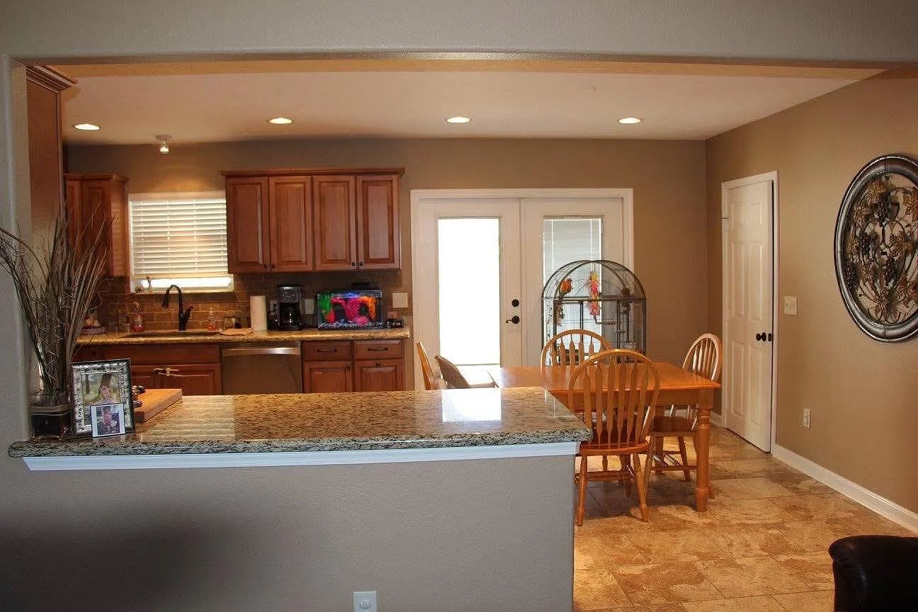 3 bed, 2.0 bath, 1133 sqft, $2,350 — Photo 4