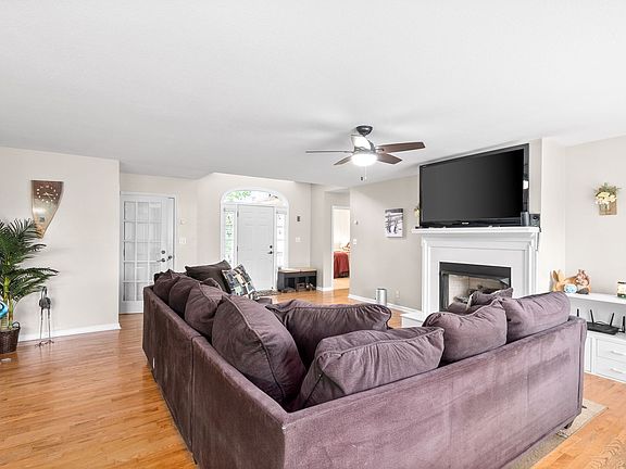 4th image of 878 Glenraven Dr