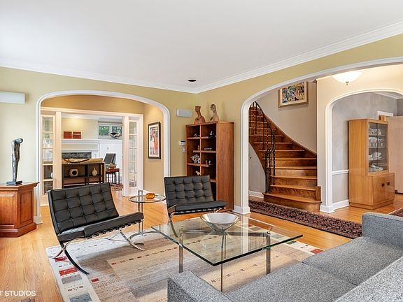 4th image of 125 Lawndale St