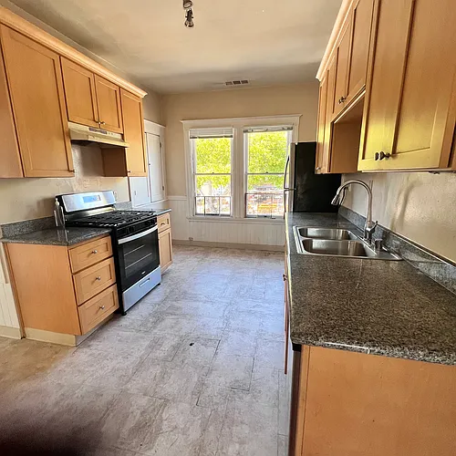 1196 Park Ave #1 Photo 1