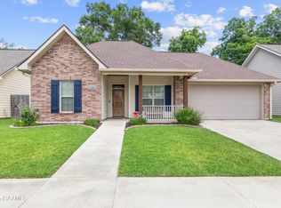 220 Oak Path Dr, Carencro, LA 70520