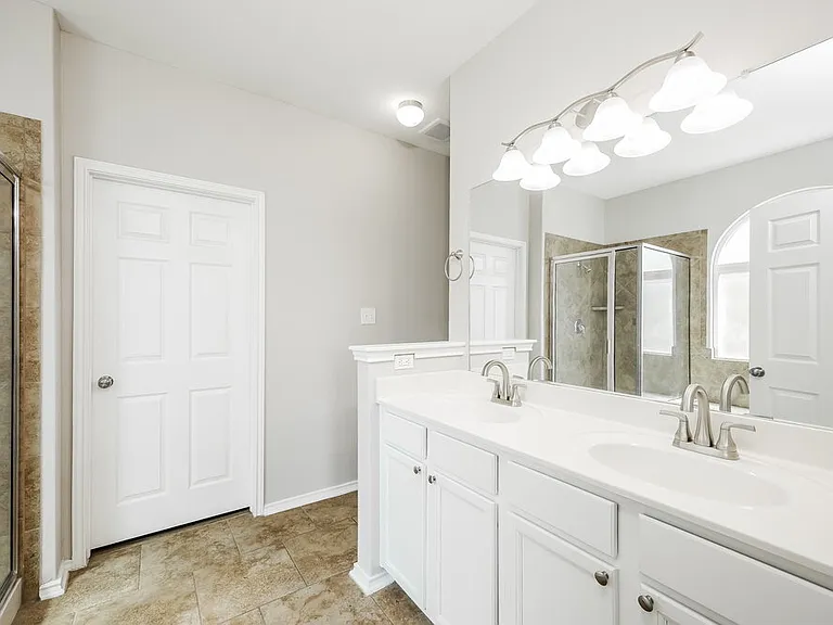 8434 Cedar Mdws — Photo 15
